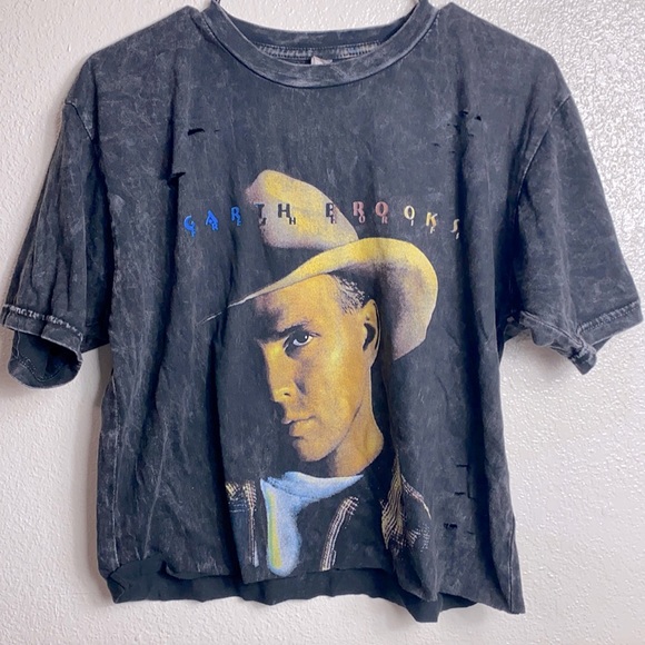 Tops - Garth brooks crop T-shirt